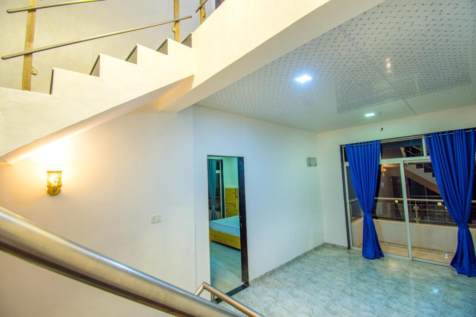 Empyrean Stay Ll 6Bhk Ll Royal Bramha Palace Ll Pvt Pool Ll โลนาวาลา ภายนอก รูปภาพ
